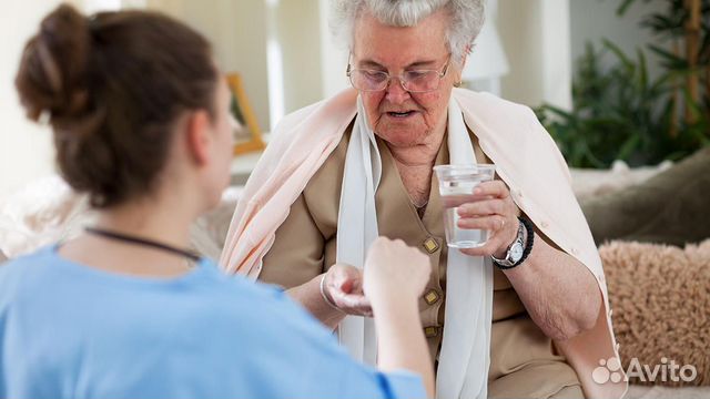 Услуги сиделки для пожилого с деменцией