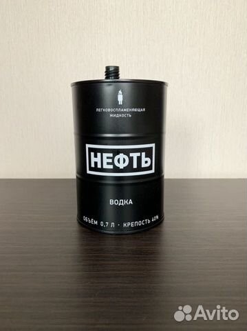 Бутылка, банка из под водки нефть