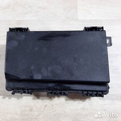 Блок предохранителей Opel Astra H хэтчбек 2005