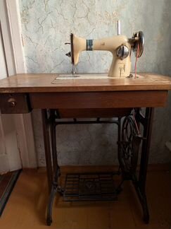 Швейная машинка Тикка
