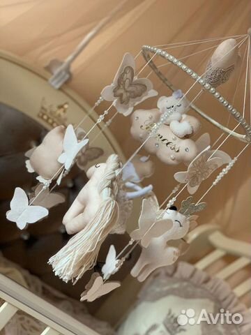 Мобиль музыкальный на кроватку для девочки