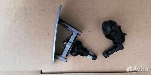 Форсунка омывателя правая Citroen C4