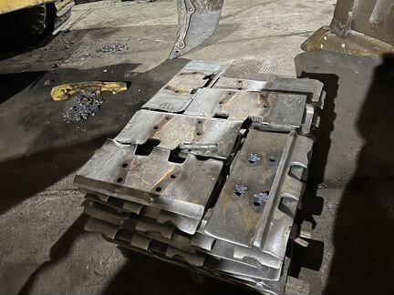 Башмак (трак) бульдозера, металл для усиления ковш