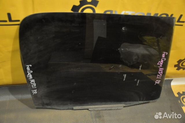 Стекло двери заднее правое toyota FUN cargo NCP21