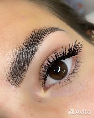 Наращивание ресниц и оформление бровей