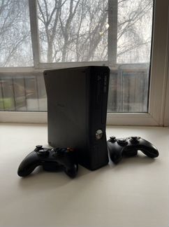 Xbox 360 slim 2 геймпада прошитая