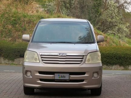 Toyota Noah 2.0 AT, 2002, 75 000 км