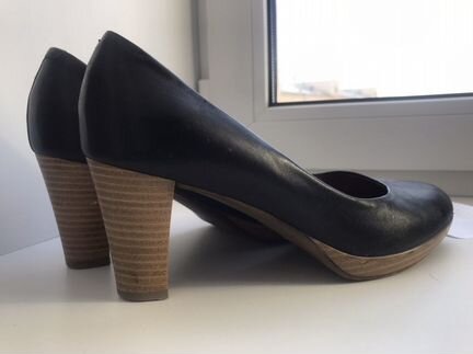 Продам черные туфли