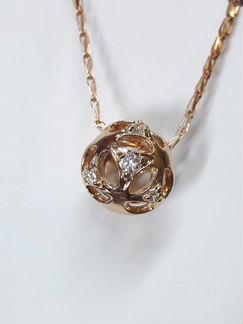 Золотая подвеска с фианитами