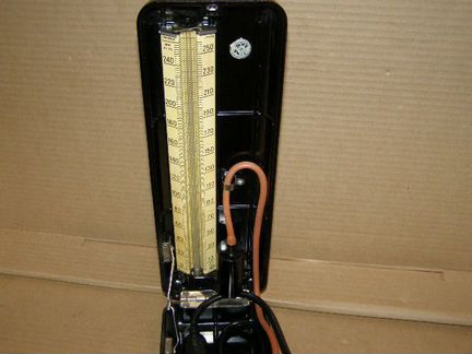 Тонометр старинный. Полностью рабочий. СССР