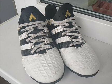 Бутсы футбольные Adidas сороконожки