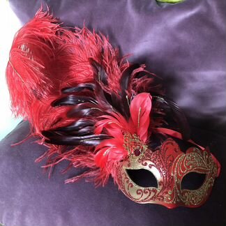 Маска венецианская маскарадная с перьями
