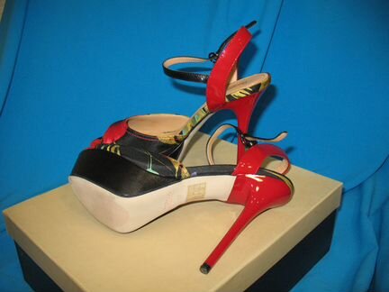 Изысканные босоножки на шпильке р-р 37