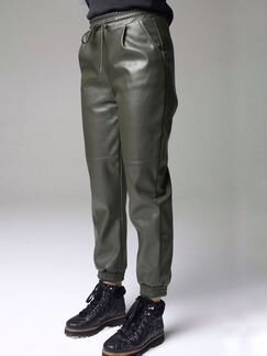 Брюки джоггеры из эко кожи