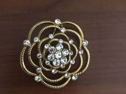 Брошь Чешская бижутерия.Великолепного качества.Укр