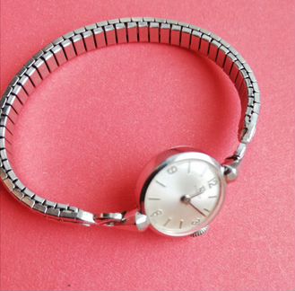 Дамские миниатюрные часики Tissot