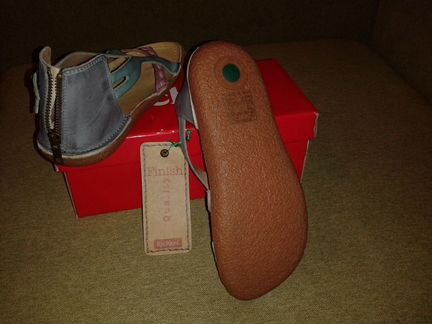 Сандалии Kickers. Новые, размер 37