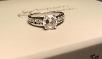 Серебряное кольцо с фианитами