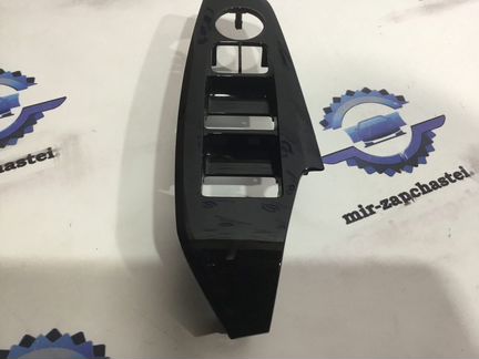 Накладка блок управления стеклоподъемника Mazda 3