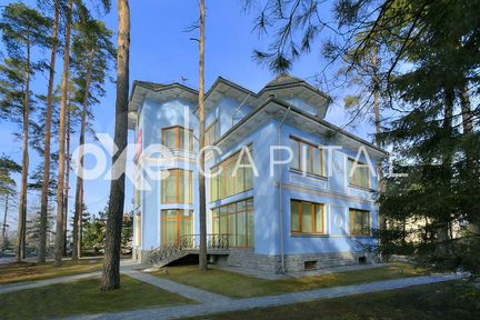 Дом 1100 м² на участке 20 сот.
