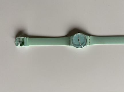 Часы swatch мятного цвета