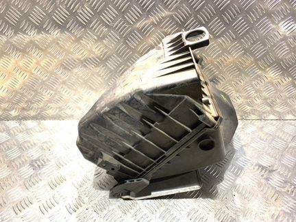 Корпус воздушного фильтра Audi A4 B7 2.0 2005