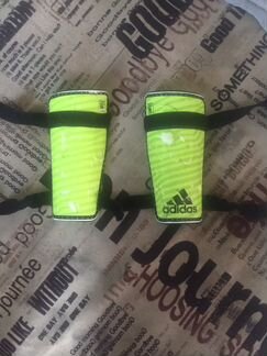 Футбольные щитки adidas