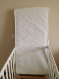 Детская кровать с матрасом