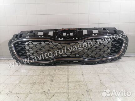 Решетка радиатора передняя Kia Sportage 4