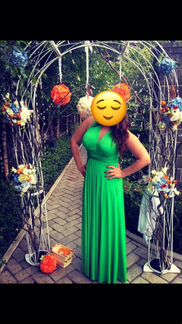 Вечернее изумрудное платье в пол