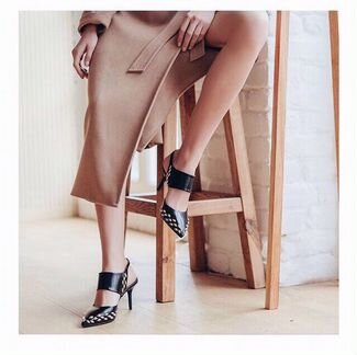 Туфли-мюли чёрные кожаные на каблуке дизайнерские