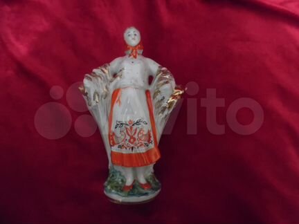 Девушка С ВДНХ и фарфор СССР