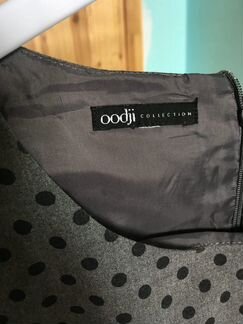 Серое платье в горошек из Oodji