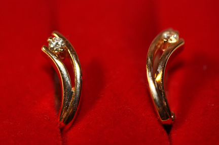 Золотые серьги с бриллиантами