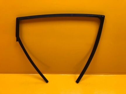 Уплотнитель стекла задний левый Nissan Murano Z52