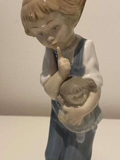 Фарфоровая статуэтка 