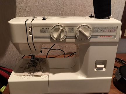 Швейная машина Janome J540