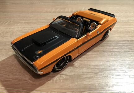 Модель 1/24 Dodge Challenger R/T 1970 «maisto»