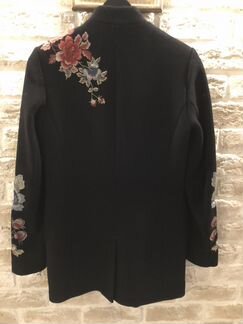 Пальто черное шерстяное укороченное с вышивкой zar