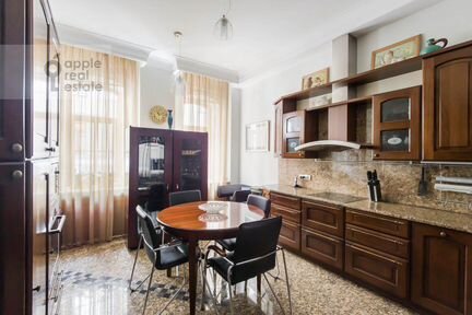 2-к квартира, 140 м², 2/4 эт.