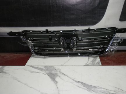 Решетка радиатора Хонда црв 2