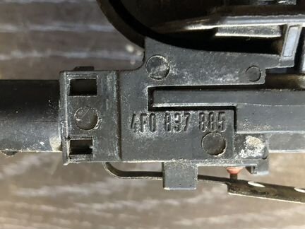 Ручка двери передняя левая Audi A6 C6