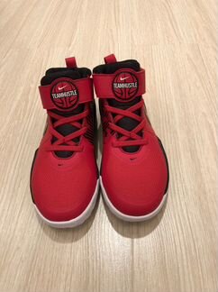 Кроссовки Nike Teamhustle 32