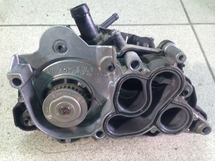 Корпус термостата помпа 04E121116C / 04E121600AL