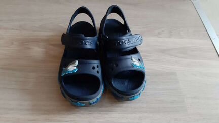 Crocs сандали с акулой