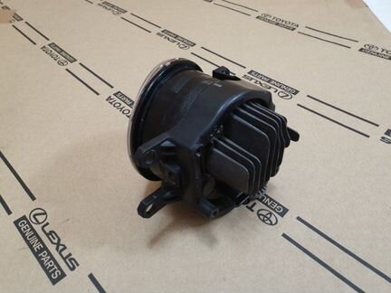 Фара противотуманная передняя левая Toyota Camry