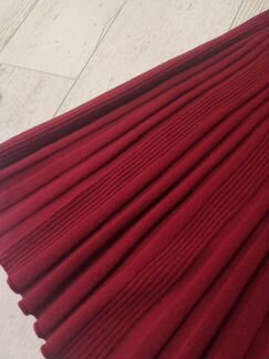 Трикотажная юбка вишнёвого цвета