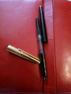 Перьевая ручка с золотым пером известного человека