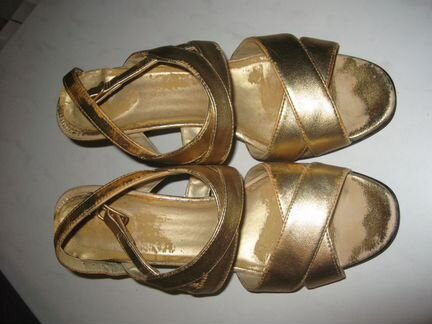 Босоножки золотые