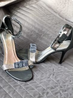 Босоножки серые со стразами